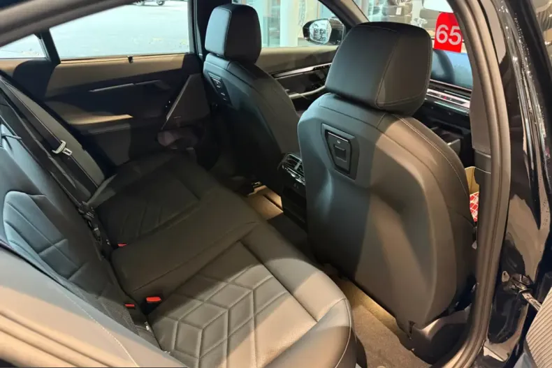 BMW 520 (Seria 5) din 2026 cu 51 km - oferta BMW238443 - foto 7