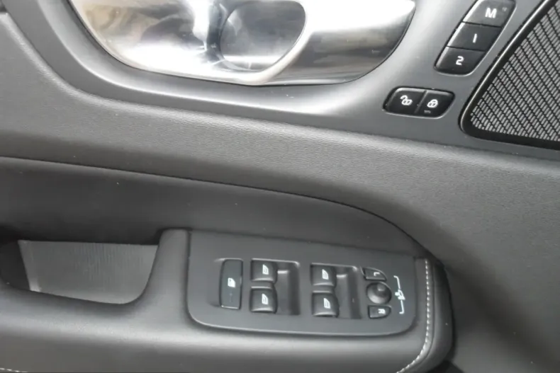 Volvo XC60 din 2021 cu 76.635 km - oferta VOL238459 - foto 15