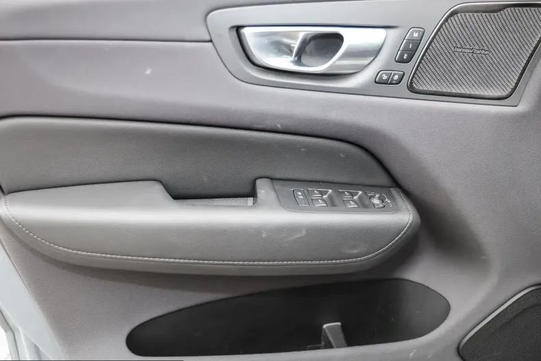 Volvo XC60 din 2023 cu 14.415 km - oferta VOL238460 - foto 7