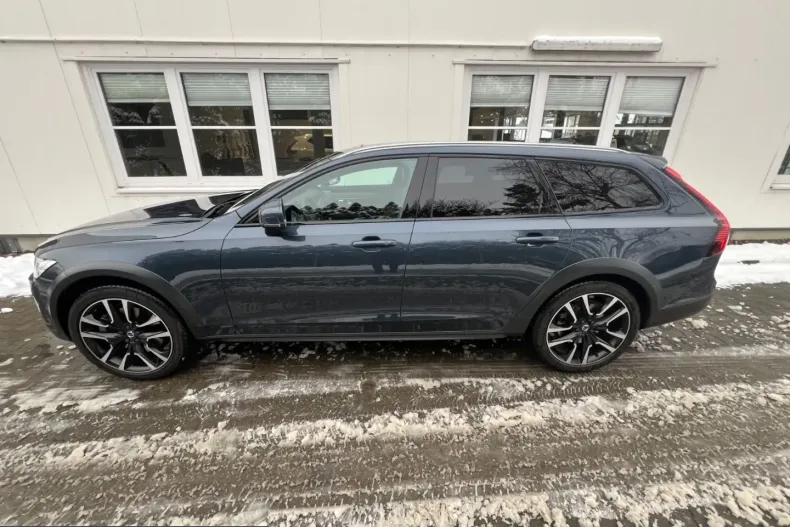 Volvo V90 Cross Country din 2024 cu 18.050 km - oferta VOL238461 - foto 3