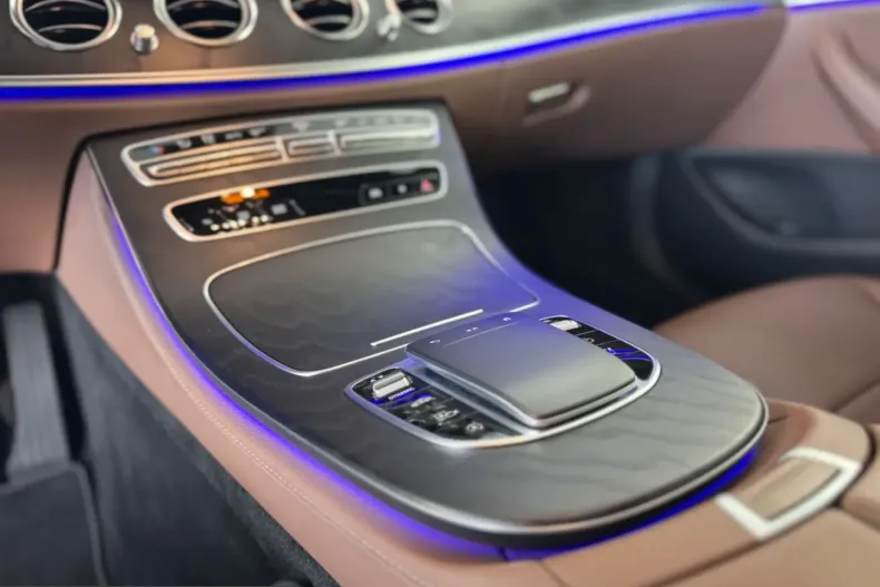 Mercedes-Benz E 400 (Clasa E) din 2023 cu 33.200 km - oferta MER238480 - foto 15