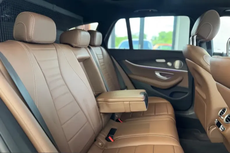 Mercedes-Benz E 400 (Clasa E) din 2023 cu 33.200 km - oferta MER238480 - foto 22