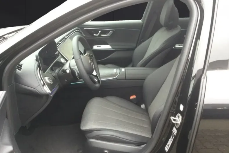 Mercedes-Benz E 200 (Clasa E) din 2025 cu 15.000 km - oferta MER238541 - foto 8