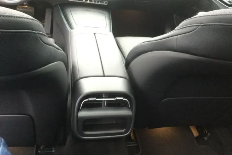 Mercedes-Benz E 200 (Clasa E) din 2025 cu 15.000 km - oferta MER238541 - foto 13