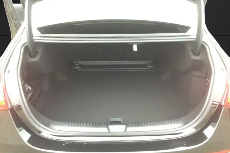 Mercedes-Benz E 200 (Clasa E) din 2025 cu 15.000 km - oferta MER238541 - foto 16
