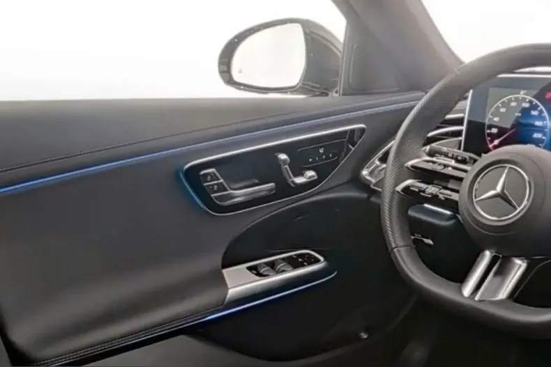 Mercedes-Benz E 220 (Clasa E) din 2025 cu 10.277 km - oferta MER238543 - foto 8