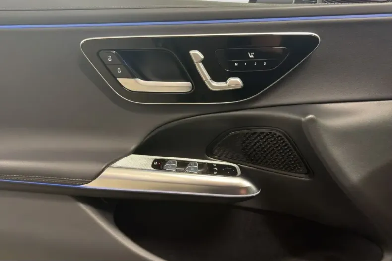 Mercedes-Benz E 220 (Clasa E) din 2024 cu 45.538 km - oferta MER238544 - foto 10