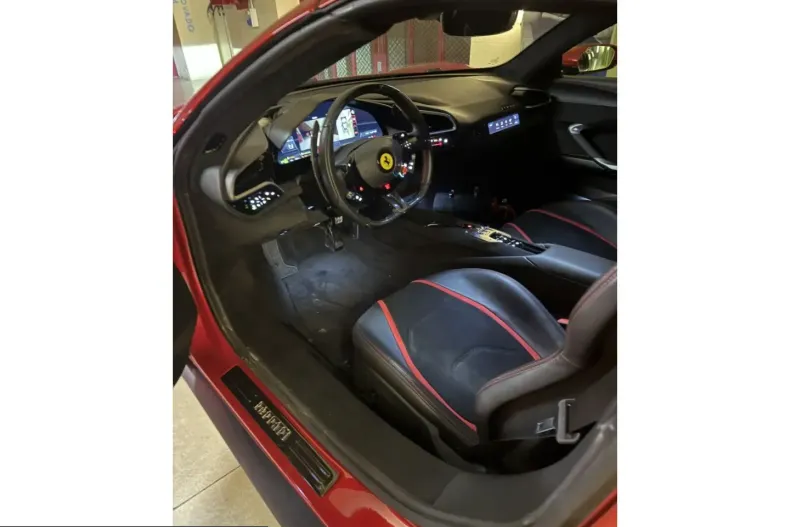 Ferrari 296 GTS din 2025 cu 4.300 km - oferta FER238548 - foto 5