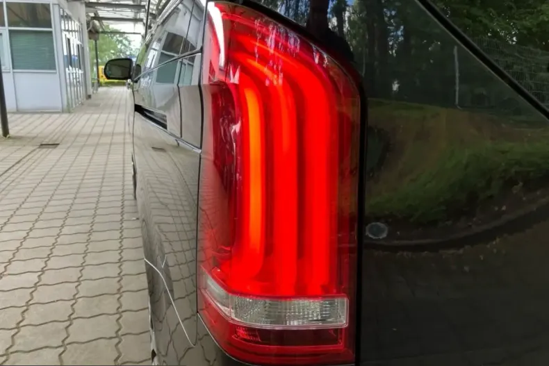 Mercedes-Benz V 300 (Clasa V) din 2021 cu 83.100 km - oferta MER238560 - foto 10