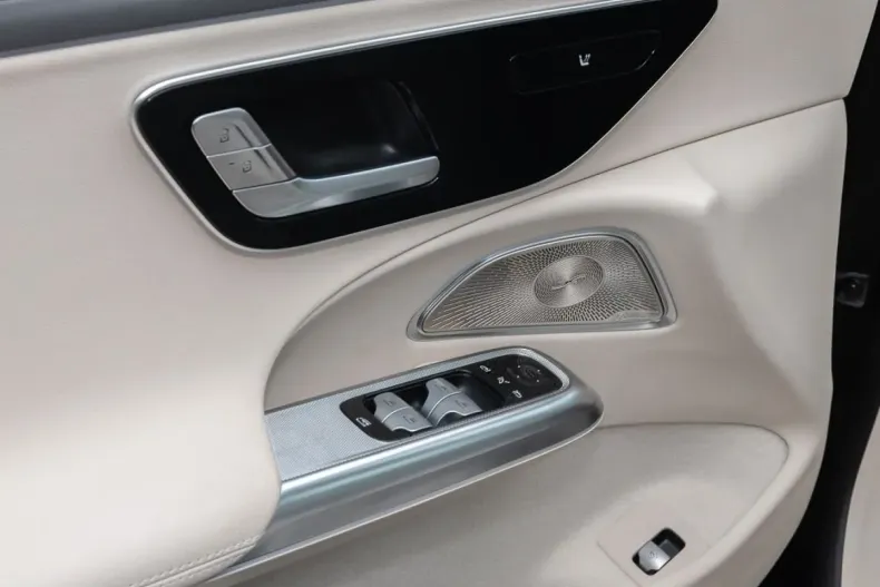 Mercedes-Benz E 200 (Clasa E) din 2025 cu 11.455 km - oferta MER238568 - foto 4