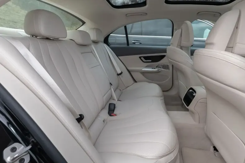 Mercedes-Benz E 200 (Clasa E) din 2025 cu 11.455 km - oferta MER238568 - foto 10