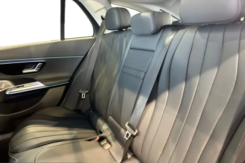 Mercedes-Benz E 300 (Clasa E) din 2025 cu 15.135 km - oferta MER238570 - foto 9