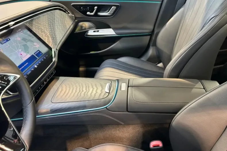 Mercedes-Benz E 300 (Clasa E) din 2025 cu 15.135 km - oferta MER238570 - foto 15