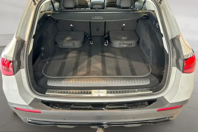 Mercedes-Benz E 300 (Clasa E) din 2025 cu 15.135 km - oferta MER238570 - foto 19