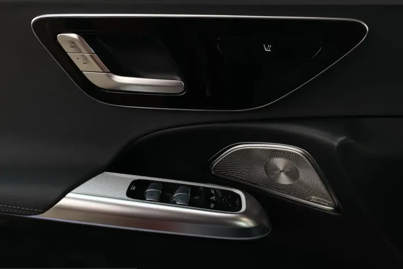 Mercedes-Benz E 200 (Clasa E) din 2025 cu 15.180 km - oferta MER238571 - foto 13