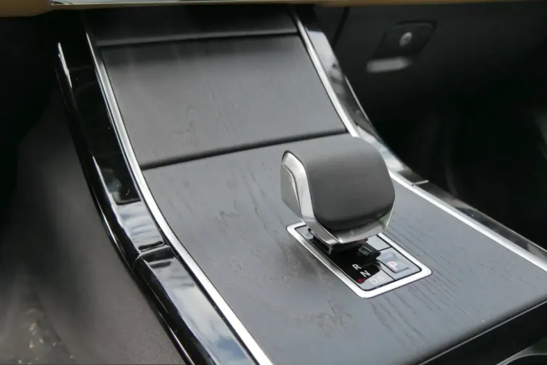 Land Rover Range Rover Velar din 2025 cu 2.500 km - oferta LAN238578 - foto 14