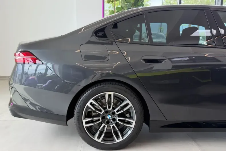 BMW 520 (Seria 5) din 2024 cu 23.282 km - oferta BMW238586 - foto 3