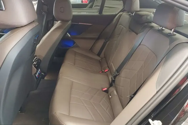 BMW 520 (Seria 5) din 2025 cu 13.600 km - oferta BMW238591 - foto 10
