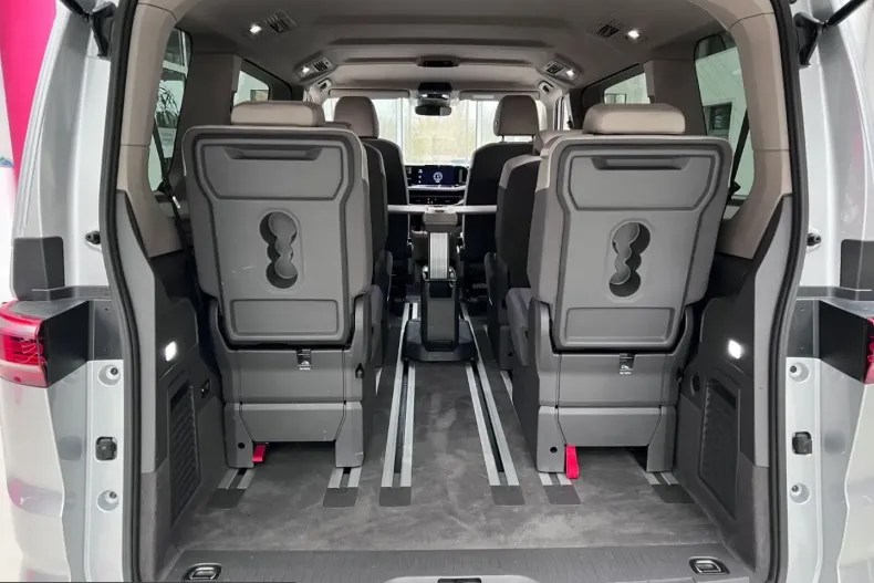 Volkswagen T7 Multivan din 2023 cu 82.009 km - oferta VOL238603 - foto 14