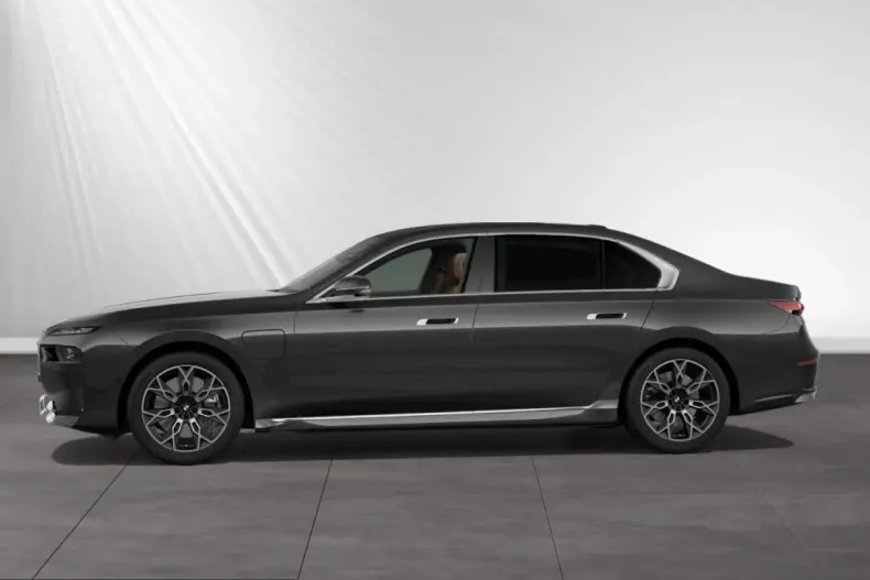 BMW 750 (Seria 7) din 2024 cu 29.039 km - oferta BMW238646 - foto 3