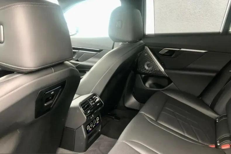 BMW 540 (Seria 5) din 2025 cu 4.595 km - oferta BMW238671 - foto 8
