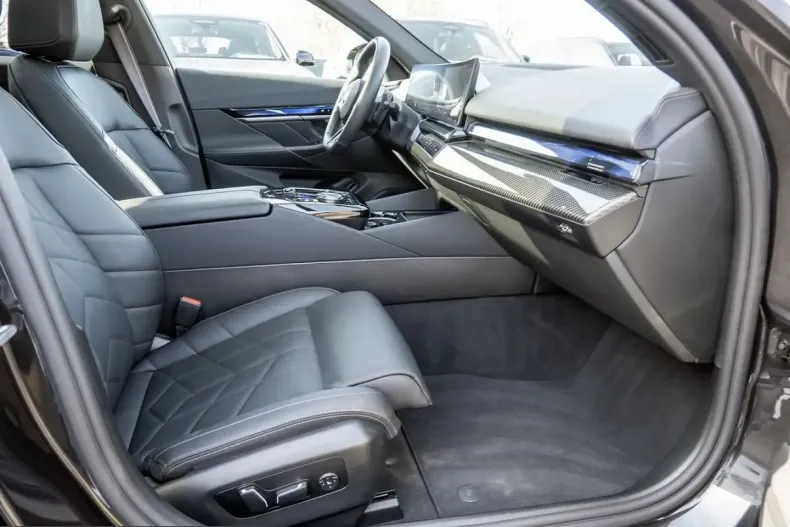 BMW 540 (Seria 5) din 2025 cu 21.200 km - oferta BMW238674 - foto 5