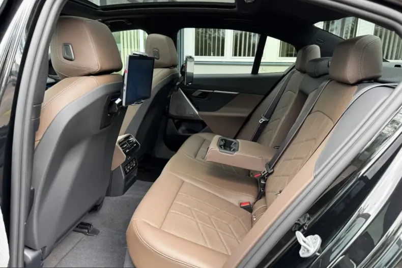 BMW 530 (Seria 5) din 2025 cu 6.413 km - oferta BMW238678 - foto 15