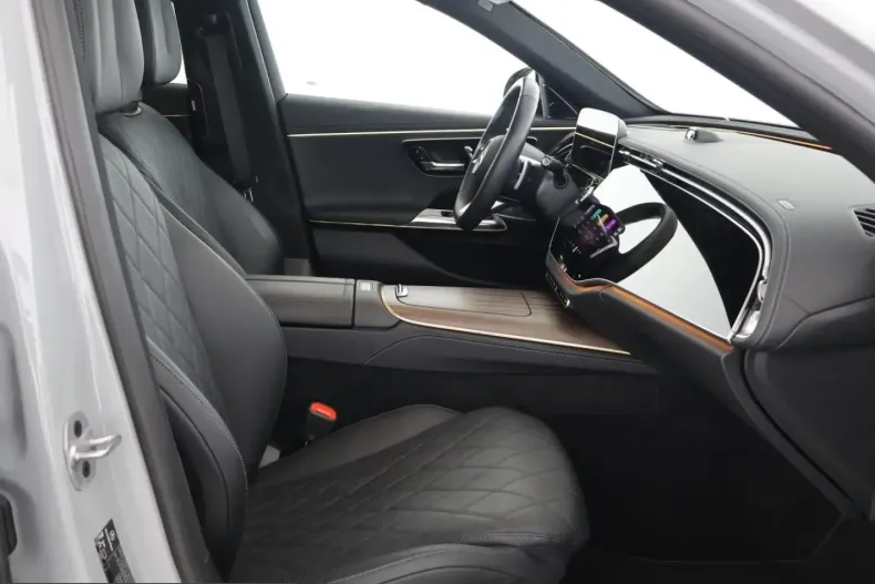 Mercedes-Benz E 400 (Clasa E) din 2023 cu 31.000 km - oferta MER238682 - foto 8