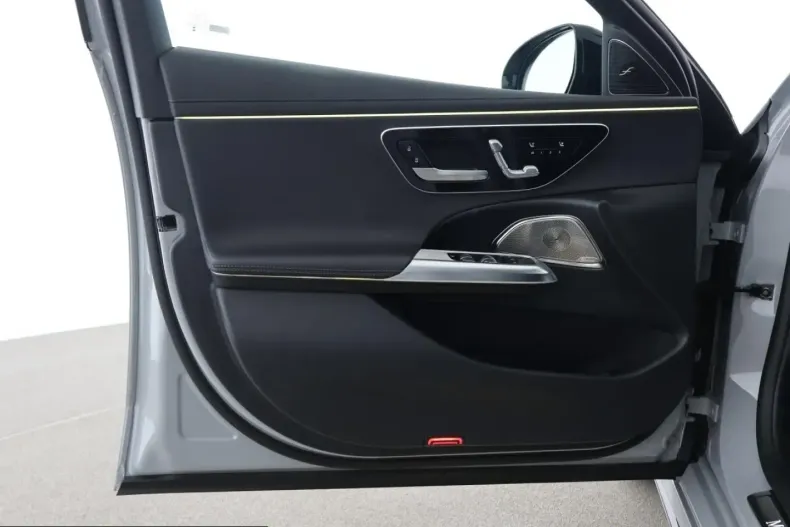 Mercedes-Benz E 400 (Clasa E) din 2023 cu 31.000 km - oferta MER238682 - foto 11