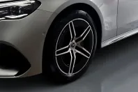 Mercedes-Benz E 300 (Clasa E) din 2023 cu 4.800 km - oferta MER238688 - foto 4