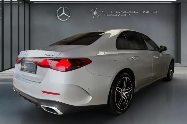 Mercedes-Benz E 300 (Clasa E) din 2023 cu 4.800 km - oferta MER238688 - foto 5