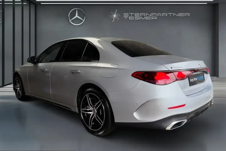 Mercedes-Benz E 300 (Clasa E) din 2023 cu 4.800 km - oferta MER238688 - foto 6