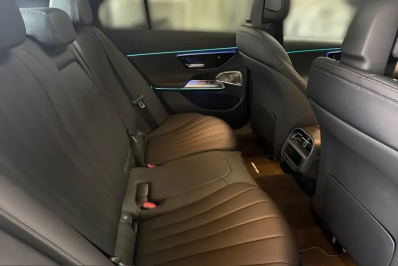 Mercedes-Benz E 300 (Clasa E) din 2023 cu 4.800 km - oferta MER238688 - foto 12