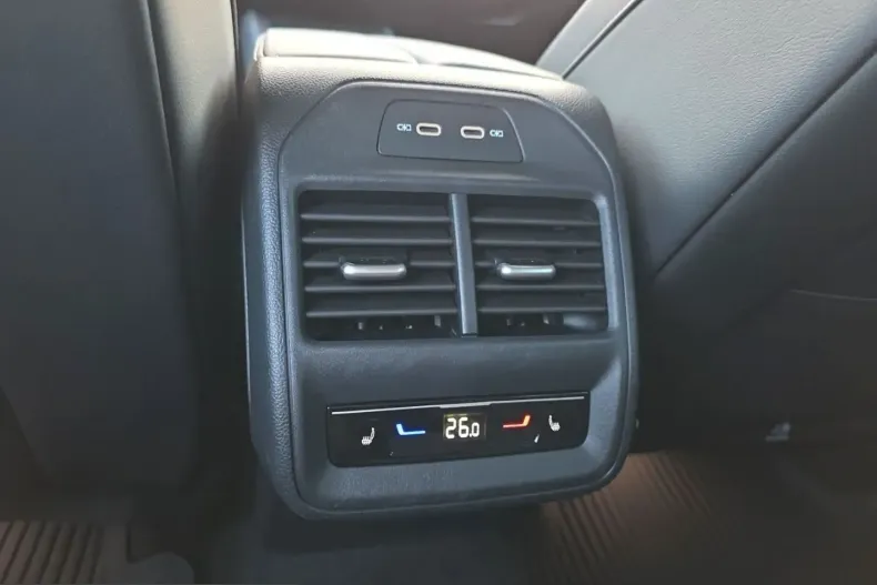 Volkswagen Passat din 2024 cu 32.057 km - oferta VOL238730 - foto 26