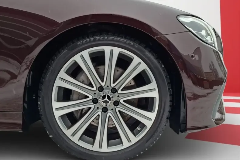 Mercedes-Benz E 220 (Clasa E) din 2023 cu 46.268 km - oferta MER238748 - foto 4