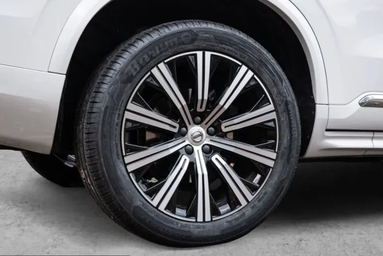 Volvo XC90 din 2021 cu 84.800 km - oferta VOL238752 - foto 3