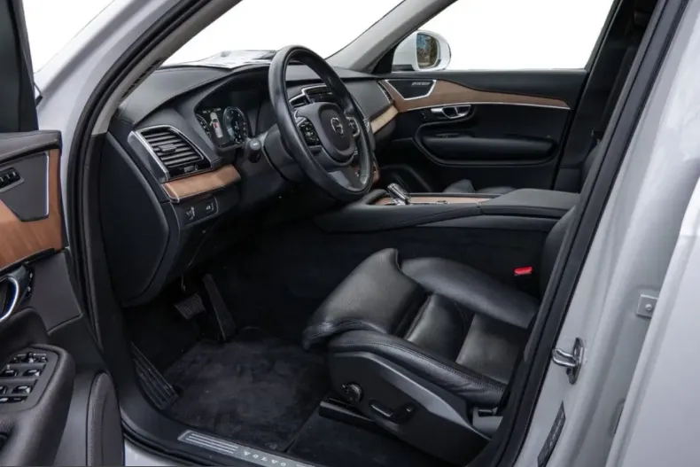 Volvo XC90 din 2021 cu 84.800 km - oferta VOL238752 - foto 4