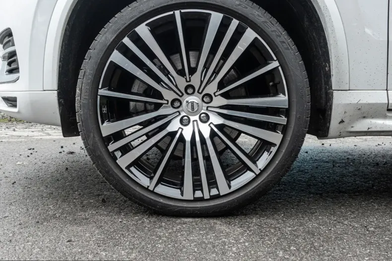 Volvo XC90 din 2021 cu 63.105 km - oferta VOL238758 - foto 3