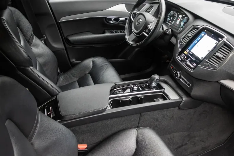 Volvo XC90 din 2021 cu 63.105 km - oferta VOL238758 - foto 4