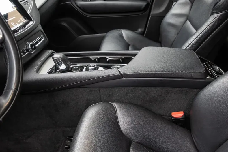 Volvo XC90 din 2021 cu 63.105 km - oferta VOL238758 - foto 11