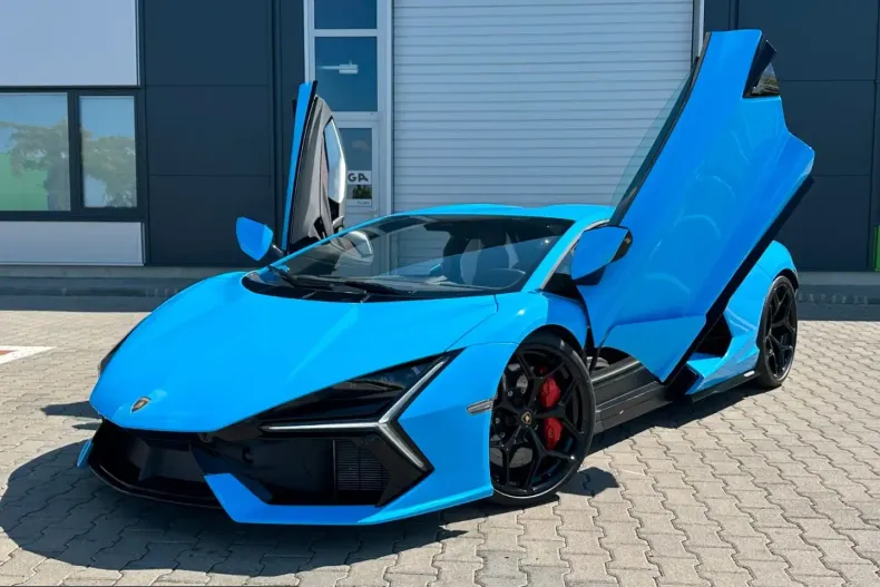 Lamborghini Revuelto din 2025 cu 4.500 km - oferta LAM238765 - foto 1