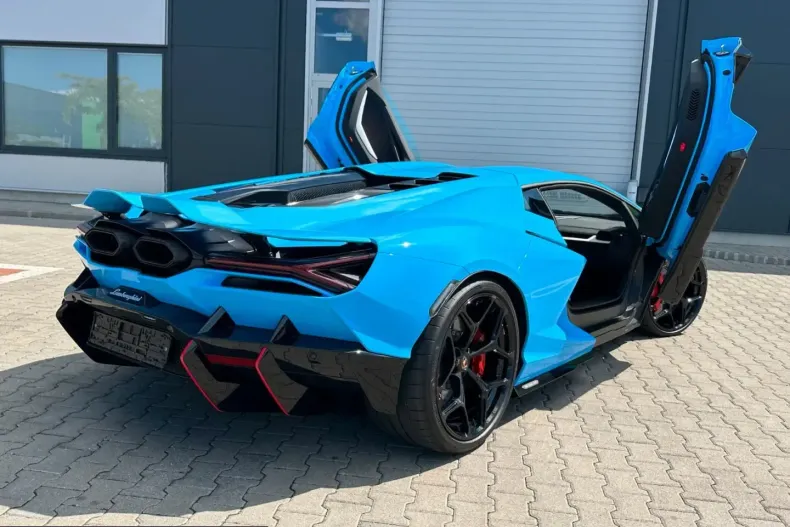 Lamborghini Revuelto din 2025 cu 4.500 km - oferta LAM238765 - foto 3