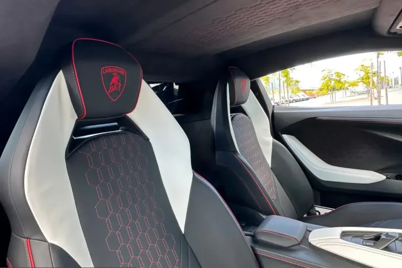 Lamborghini Revuelto din 2025 cu 4.500 km - oferta LAM238765 - foto 11
