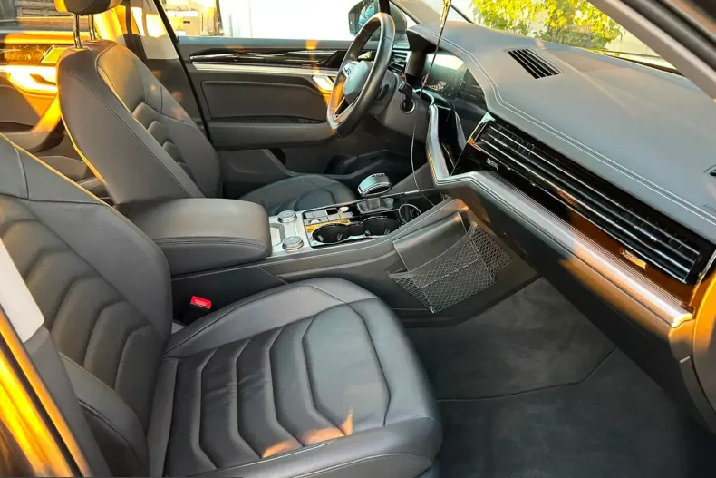 Volkswagen Touareg din 2023 cu 53.000 km - oferta VOL238769 - foto 8