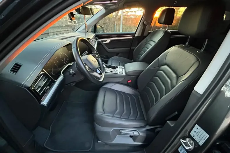 Volkswagen Touareg din 2023 cu 53.000 km - oferta VOL238769 - foto 9