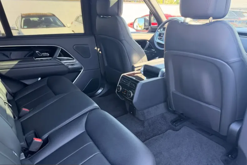 Land Rover Range Rover din 2025 cu 27.000 km - oferta LAN238771 - foto 22