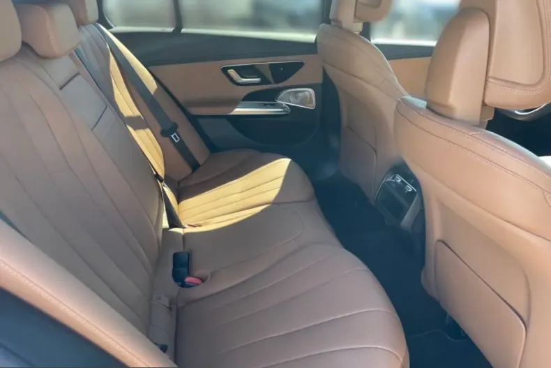 Mercedes-Benz E 400 (Clasa E) din 2025 cu 8.495 km - oferta MER238774 - foto 12