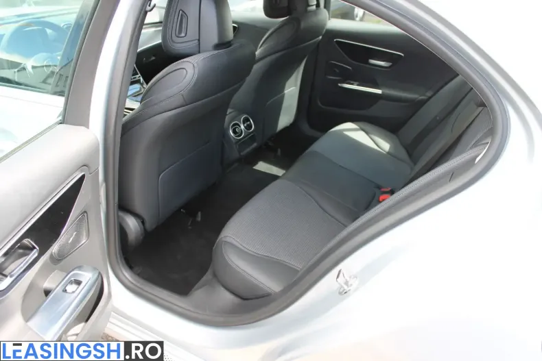 Mercedes-Benz C 300 (Clasa C) din 2023 cu 62.600 km - oferta MER238786 - foto 9