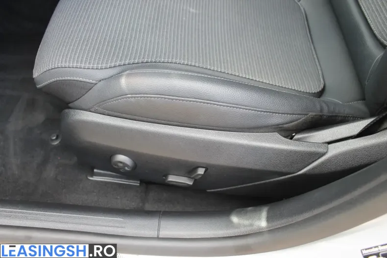 Mercedes-Benz C 300 (Clasa C) din 2023 cu 62.600 km - oferta MER238786 - foto 11