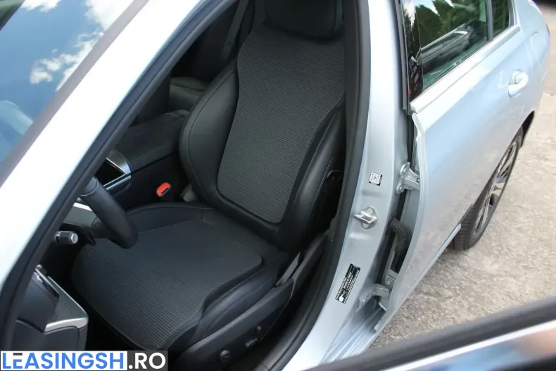 Mercedes-Benz C 300 (Clasa C) din 2023 cu 62.600 km - oferta MER238786 - foto 21
